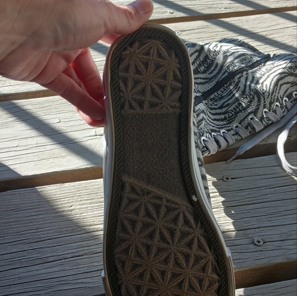 Coms - Picture 12 of 14